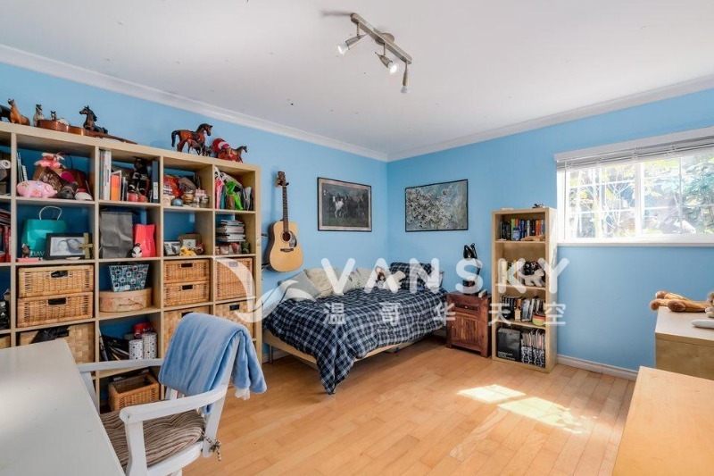 260416170933_downstair big bedroom.JPG